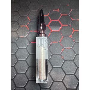 Urban Decay 24/7 Glaze-On Shimmer Liquid Eyeshadow Color: Silver Spooning - silv